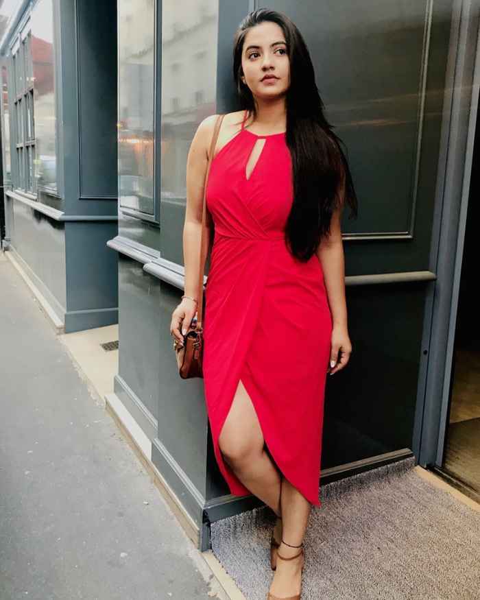 Meera Deosthale details, Net worth, Age, Bio, and Affair 2022 - Festive ...